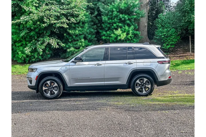 $20895 : Jeep Grand Cherokee 2023 4x4 image 4