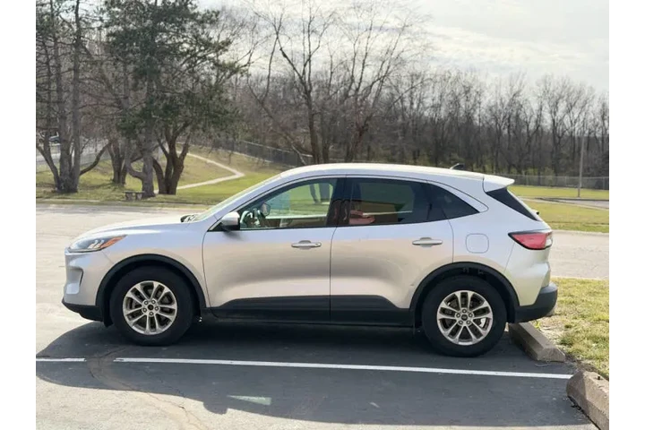 $5999 : 2020 Escape SE image 7