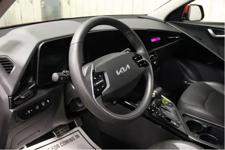 $37995 : Kia Niro 2023 SX Touring 4dr image 9