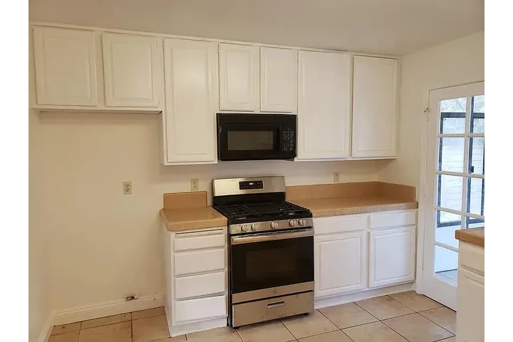 $2250 : FOR LEASE Move-In Ready image 5