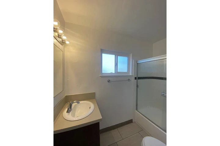 $1350 : controlled access community image 4