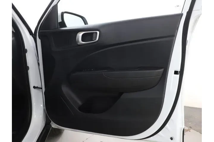 $23499 : Hyundai VENUE 2026 SEL 4dr C image 9