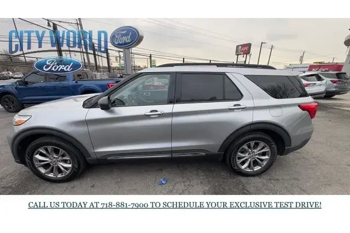$25998 : Ford Explorer 2021 AWD XLT 4 image 2