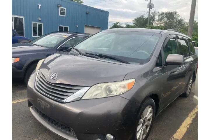 $14500 : 2013 Sienna image 5