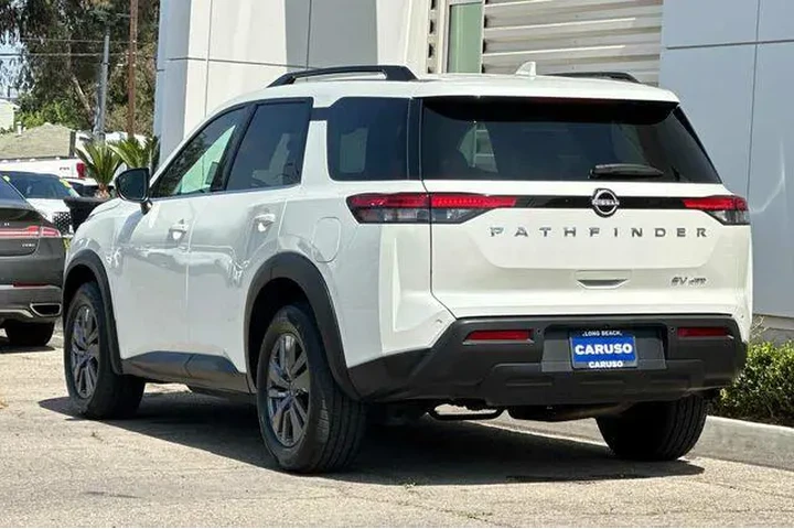 $29998 : Nissan Pathfinder 2023 AWD S image 5