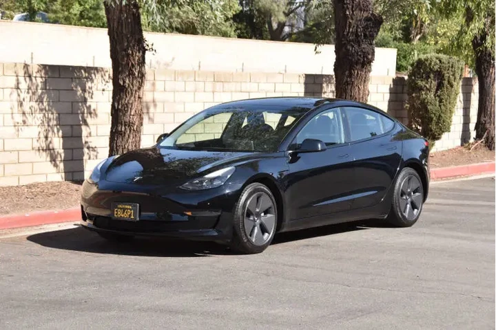 2021 Model 3 Standard Range P image 2