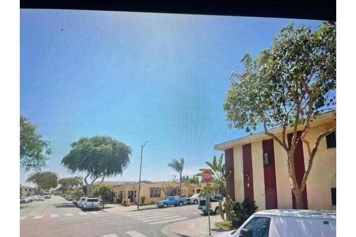 $1750 : Modeled 1BD 1 BTH Available image 1