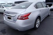 $4000 : 2013 Nissan Altima SV Sedan thumbnail