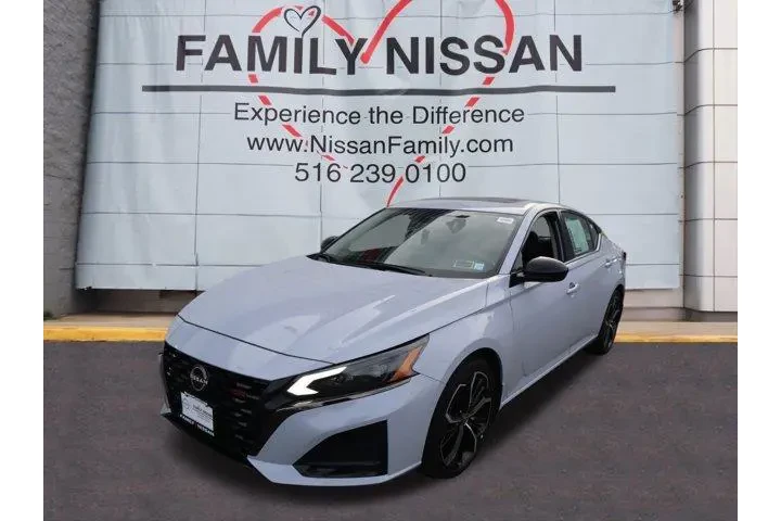 $28409 : Nissan Altima 2023 2.5 SR 4d image 7