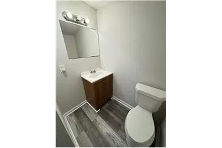 $1100 : Rental property with 1 bedro image 4