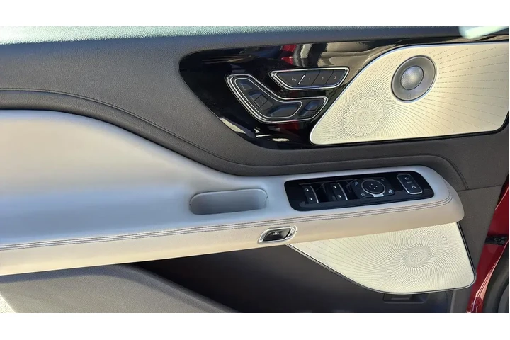 $28713 : Lincoln Aviator 2020 AWD Res image 9