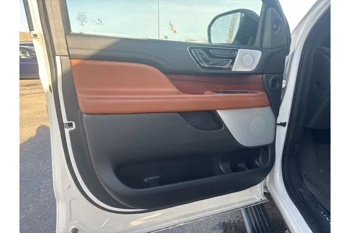 $36982 : Lincoln Navigator L 2021 4x4 image 10