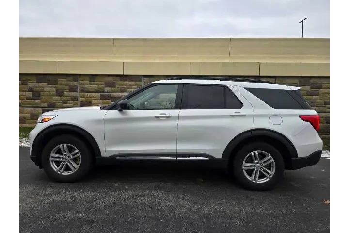 $18950 : Ford Explorer 2021 AWD XLT 4 image 1