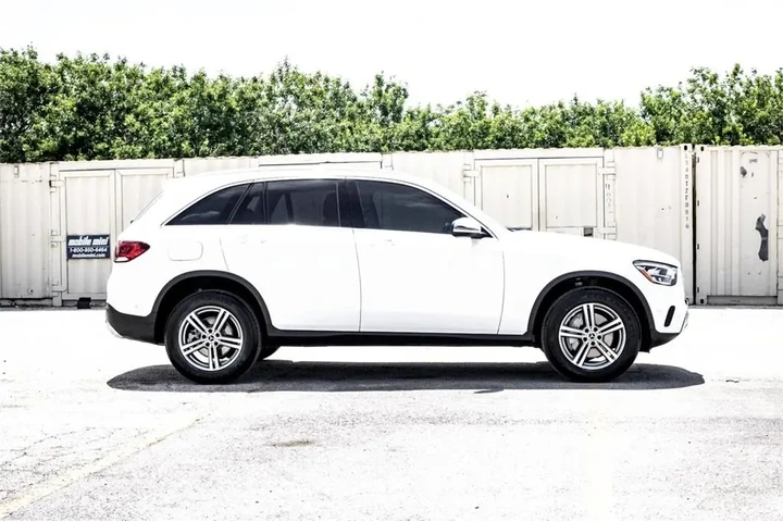 $27999 : Mercedes-Benz GLC 2022 GLC 3 image 4