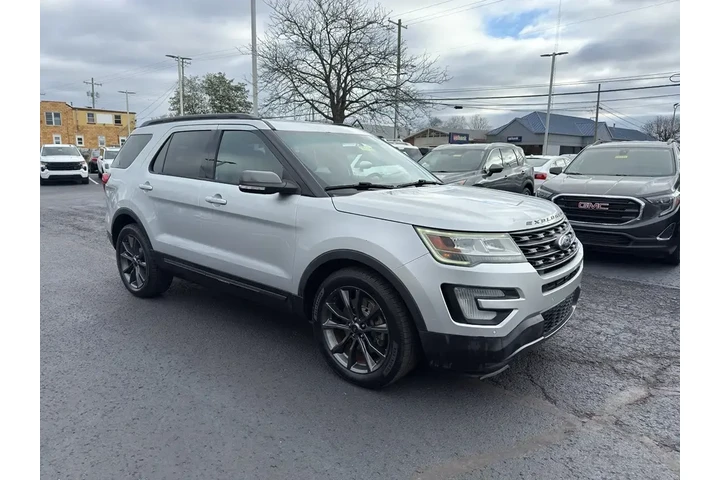 $12745 : Ford Explorer 2017 XLT 4dr S image 1