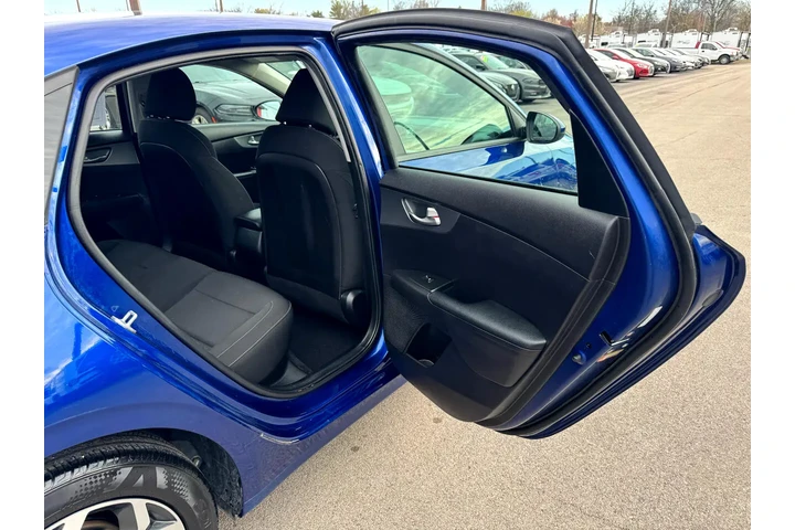$15980 : 2021 Forte LXS IVT image 9