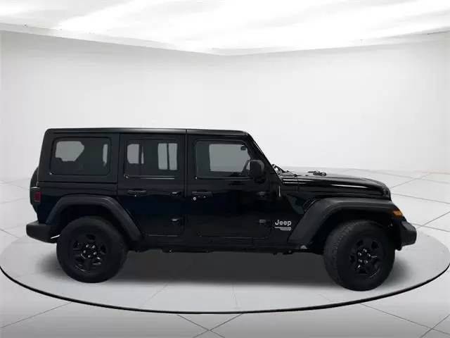 $26698 : Pre-Owned 2021 Wrangler Unlim image 2