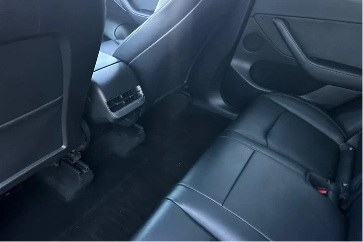 $31000 : Tesla Model Y 2022 AWD Perfo image 4