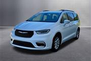 $24739 : 2022 Pacifica Touring L thumbnail