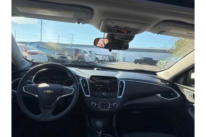 $23777 : Chevrolet Malibu 2024 LT 4dr image 10