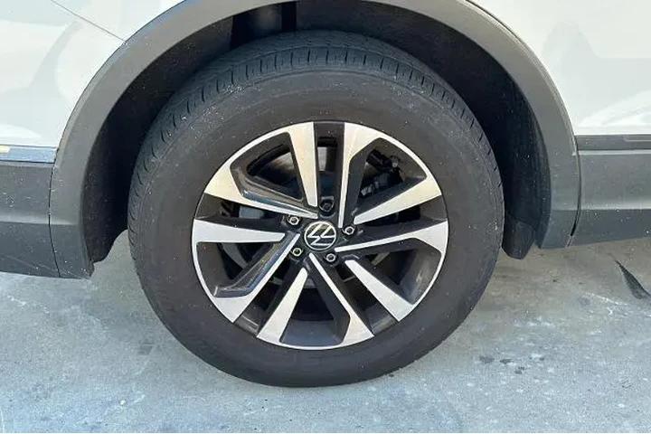 $14995 : Volkswagen Tiguan 2022 S 4dr image 6
