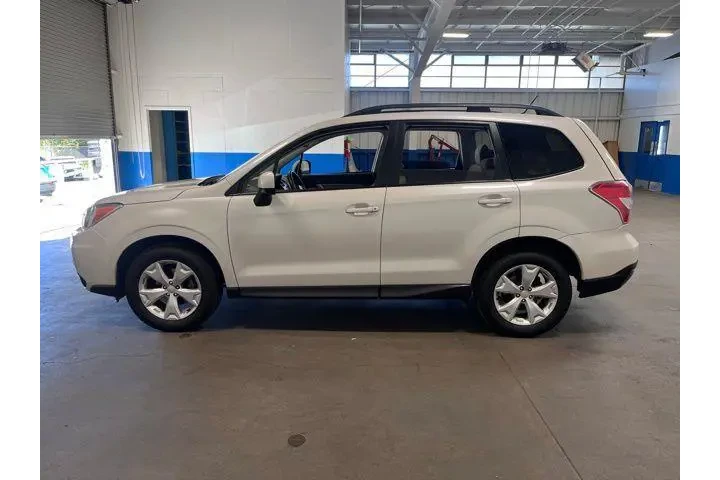 $14940 : Subaru Forester 2015 AWD 2.5 image 6