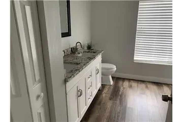 $2400 : Rental property with 3 bedro image 9