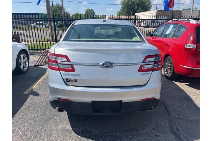2017 Taurus SE image 3
