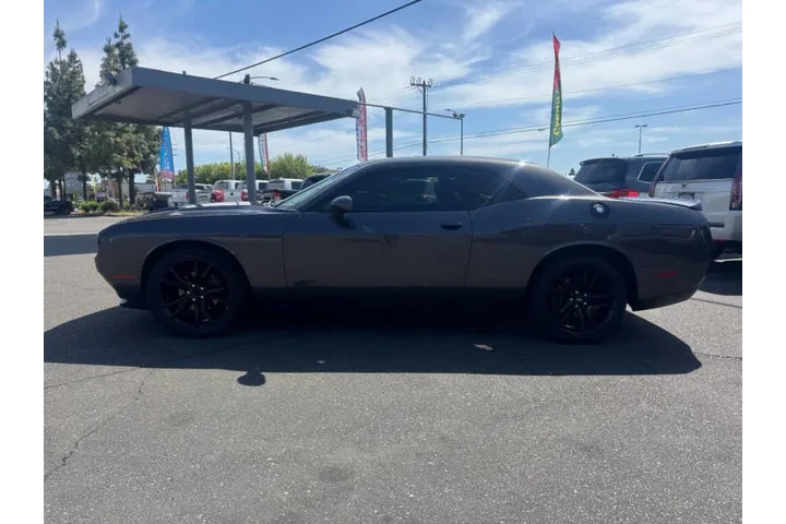 $13498 : 2017 Challenger SXT image 10