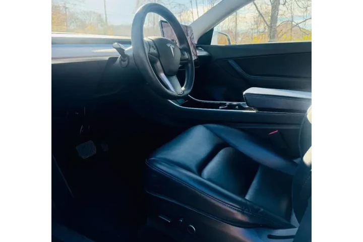 $33000 : 2021 Model Y Long Range image 7