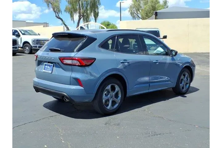 $24027 : Ford Escape 2024 ST-Line 4dr image 6