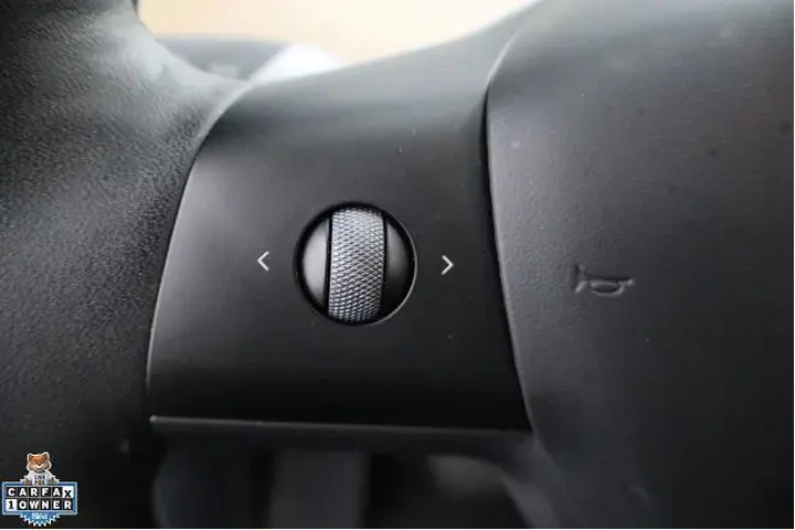 $31795 : Tesla Model Y 2023 4dr Cross image 6