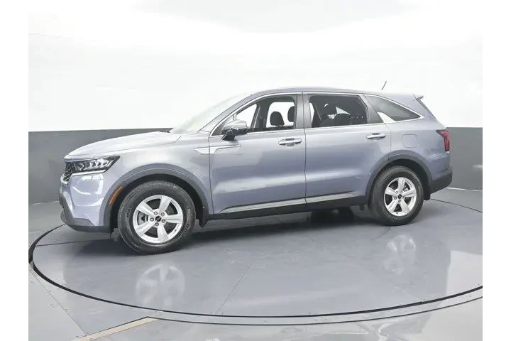 $17996 : Kia Sorento 2022 LX 4dr SUV image 2