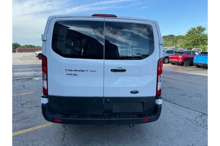 $31988 : Ford Transit 2022 250 3dr SW image 7