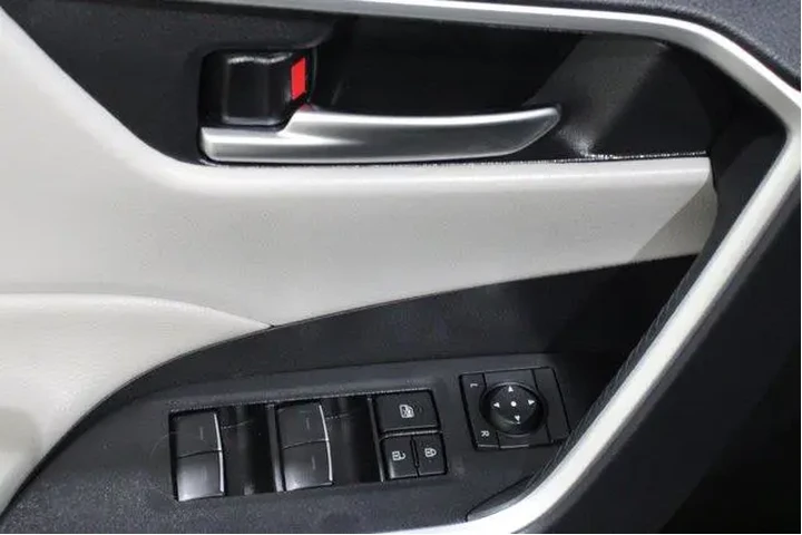 $39989 : Toyota RAV4 Hybrid 2025 AWD image 7