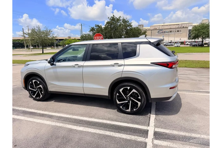 $1500 : Outlander Utility 4D SE image 4