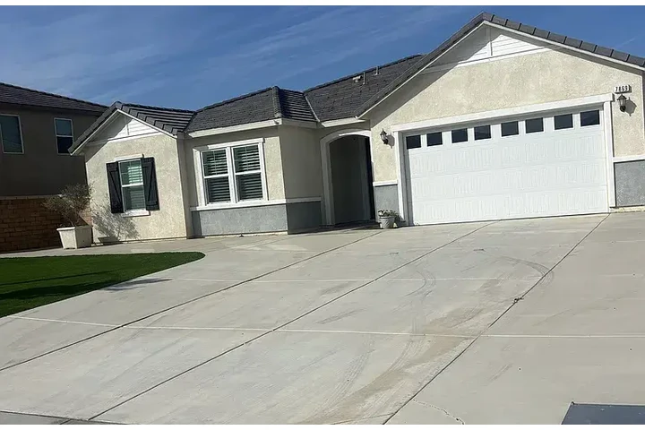 $2000 : HOME FOR RENT IN RIVERSIDE CA image 2