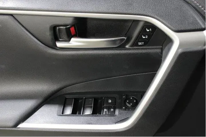 $27998 : Toyota RAV4 Hybrid 2021 AWD image 7