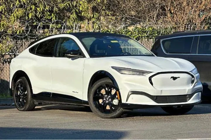 $28987 : Ford Mustang Mach-E 2023 Pre image 2