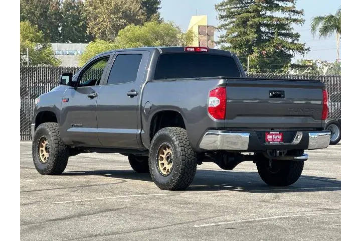 $28705 : Toyota Tundra 2017 4x4 SR5 4 image 5