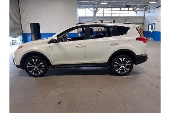 $19485 : Toyota RAV4 2015 AWD Limited image 6