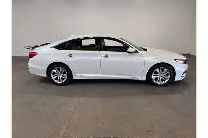 $18952 : Honda Accord 2018 LX 4dr Sed image 2