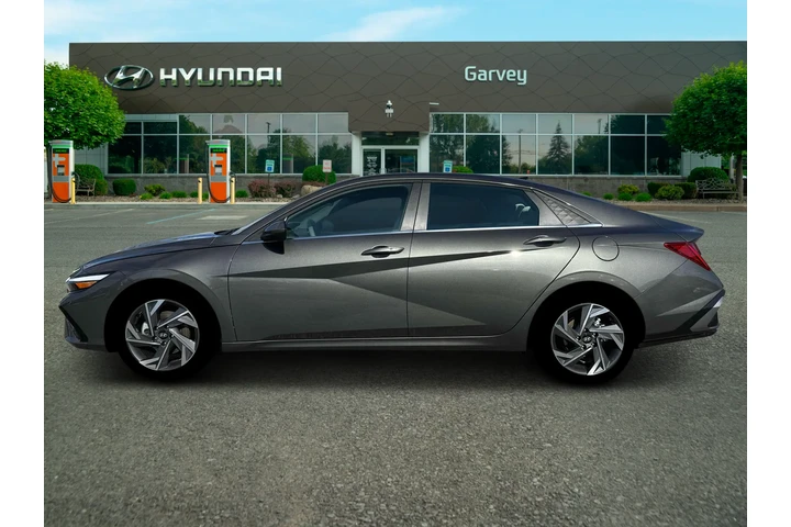 $23135 : Hyundai ELANTRA 2025 SEL Con image 3