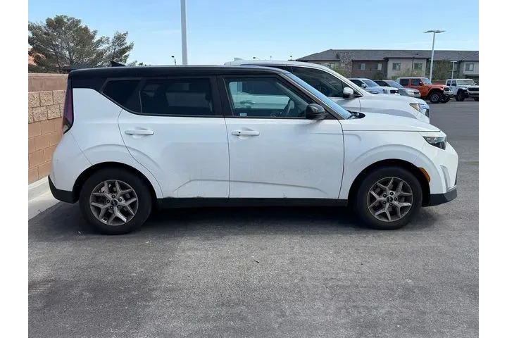 $18588 : Kia Soul 2023 S 4dr Crossove image 5