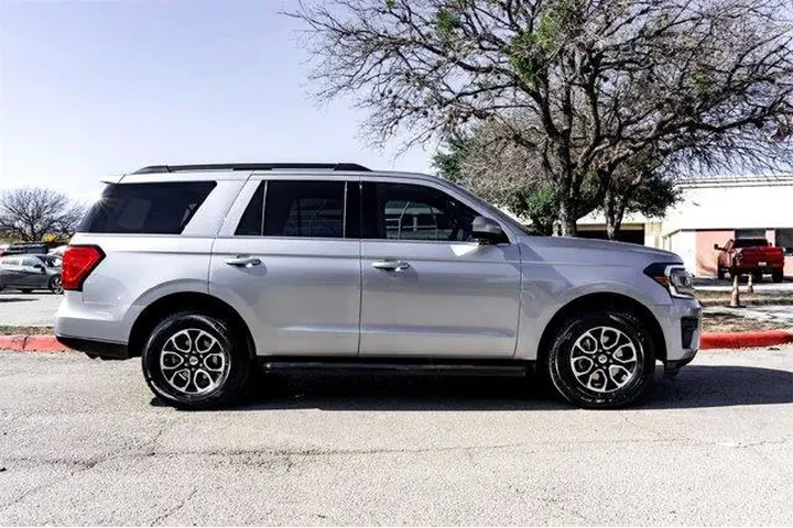 $37599 : Ford Expedition 2024 4x2 XLT image 4
