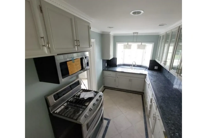 $2650 : Newly Remodeled image 4