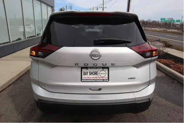 $22302 : Nissan Rogue 2025 AWD SV 4dr image 8