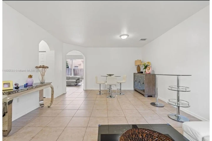 $2500 : Se renta Townhouse en Homested image 2