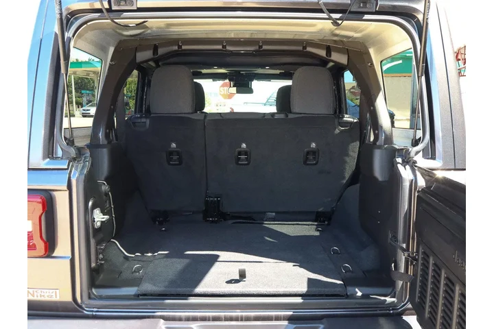 $35587 : 2025 Wrangler Sahara 4 Door 4 image 9