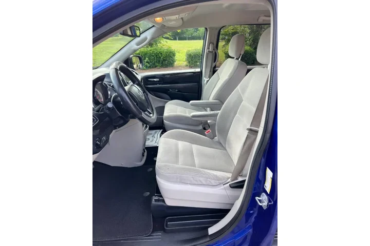 $4500 : 2019 Grand Caravan SE image 9